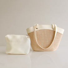 Load image into Gallery viewer, By Chance Straw shoulder bag