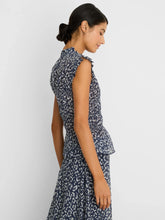 Load image into Gallery viewer, Nic+Zoe Petite Leopard Sketch Top
