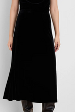 Load image into Gallery viewer, Nic+Zoe Petite Velvet Slip Skirt
