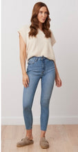 Load image into Gallery viewer, Yoga Jeans Rachel Skinny 27 inch
